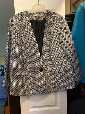Kasper Black and White Patterned Blazer